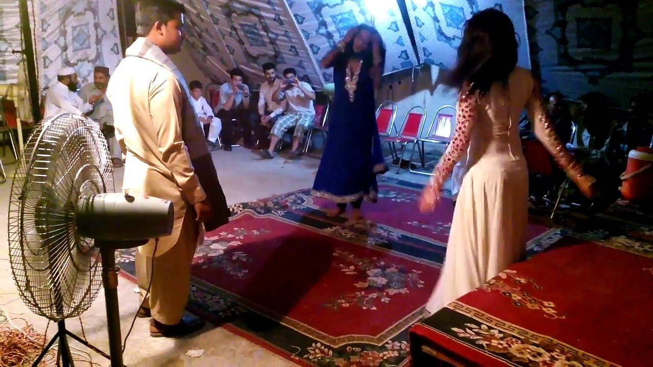 desi Mujra style beautiful dance -