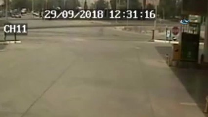 Çimento Yüklü Tırırın Devrildiği Anlar Saniye Saniye Kamerada