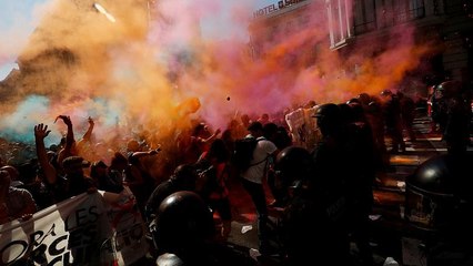 Police clash with Catalan separatists