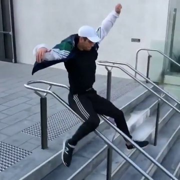 Descendre des escaliers avec classe !