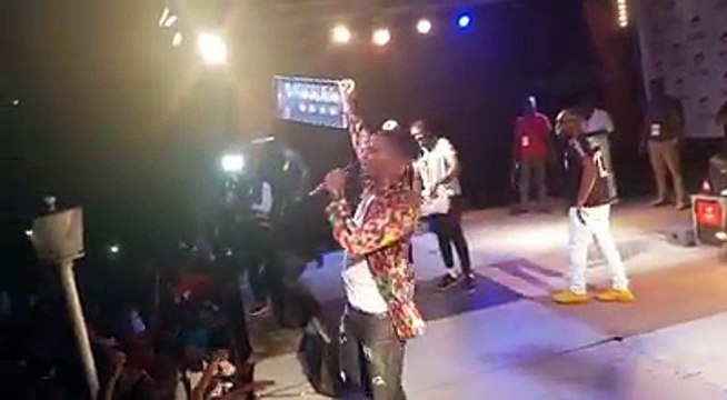 Niska remercie les fans de Brazzaville après un accueil chaleureux et mémorable au Palais des Congrès . RDV est pris pour ce dimanche avec Pointe Noire .Airt