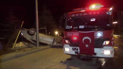 Lüks Otomobil Takla Atarak Otobüs Durağına Daldı