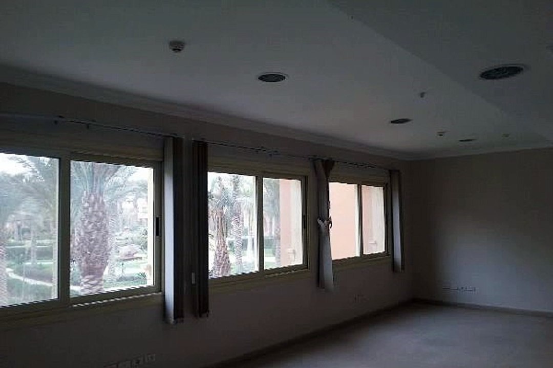 مقر إداري و تجارى بكمبوند ستيلا القاهره الجديده للايجار