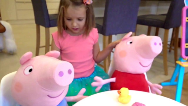Mommy PIG или рутина мамы свинки от Мисс Кати для детей _⁄ Kids pretend play in pig family and cafe