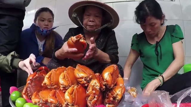 Lật tẩy chủ vựa cua mời dì 3 lấy cua sống giá rể không được, lập tức mở sạp kế bên bán phá giá cạnh tranh