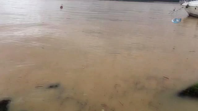 Boğaz Yağmur Sonrası Çamura Bulandı
