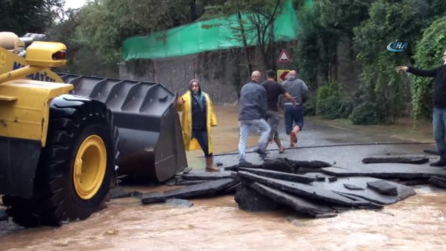 Çekmeköy'de dere taştı, vatandaşlar evlerinde mahsur kaldı