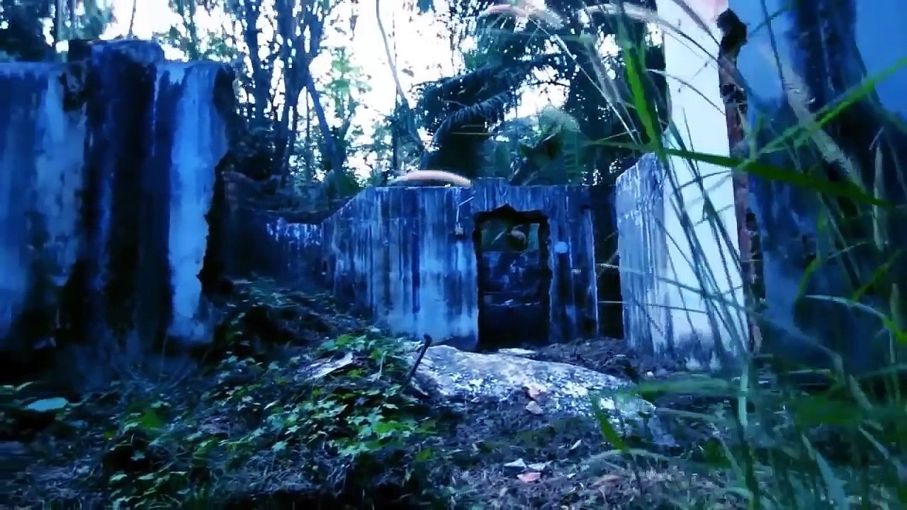 10 SCARY VIDEOS - Real Life Ghost Videos Caught On Camera
