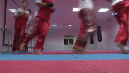 42 Madalyalı 'Kick Boks' Kardeşliği