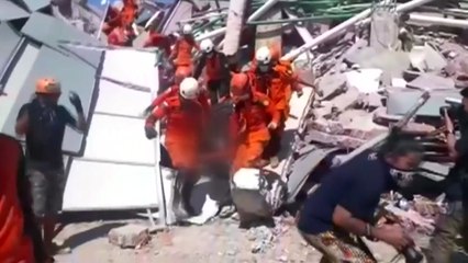 인도네시아 강진·쓰나미 사망자 832명으로 증가 / YTN