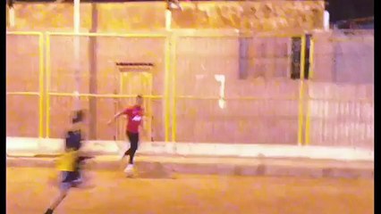 محمد رمضان يستعرض مهاراته في الكرة.. وماذا قال لمحمد صلاح؟