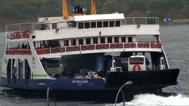 Gökçeada'da feribot seferlerine fırtına engeli