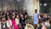 Paris Fashion Week : les flashbacks bleus, blancs et brodés de Rahul Mishra