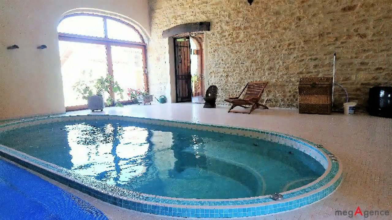 A vendre - Maison/villa - BOURG-EN-BRESSE (01000) - 10 pièces - 360m²