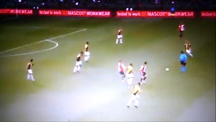 Robin Van Persie Direct Red Card For A Bad Tackle vs Vitesse!