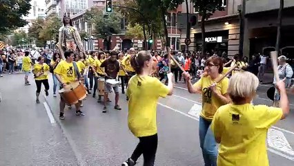 Actuació a la manifestació de Girona per l'aniversari de l'1-O
