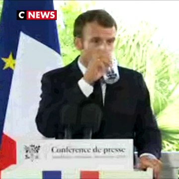Emmanuel Macron réagit à la photo polémique