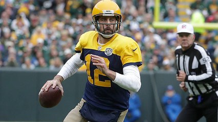 Aaron Rodgers rushes 15 yards to reach field goal range