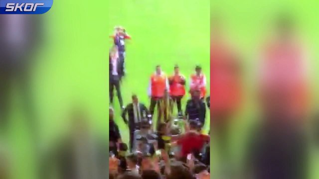 Taraftardan Fenerbahçeli futbolculara protesto