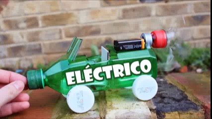 Aprende a hacer juguetes con material reciclado junto a José Simón Elarba Haddad