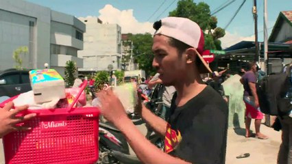 El saqueo, último recurso en la devastada Palu tras el sismo