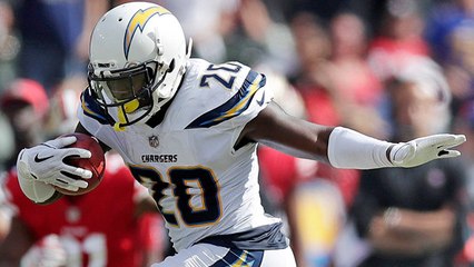 Desmond King breaks loose on 56-yard punt return