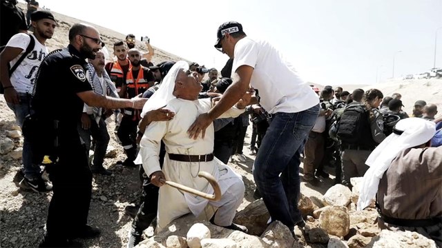 الخان الأحمر.. نموذج جديد لسياسة الأمر الواقع بالأراضي المحتلة