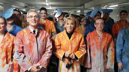 Décrocher la Lune VII : Préparation pour la parade des 150 danseuses