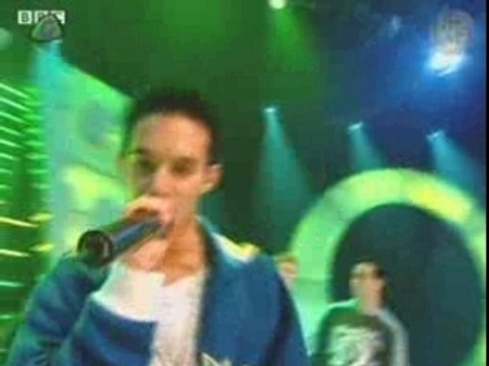 Blazin'squad - we're still here (live totp 16.10.04)
