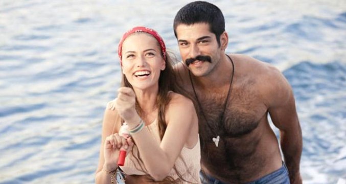 Komşularıyla Otopark Sorunu Yaşayan Burak Özçivit, Fahriye Evcen'e Aldığı 1 Milyon TL'lik Aracını Sattı