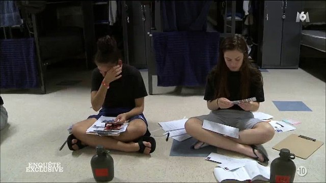 USA : Une mère adolescente confie son bébé à sa soeur pour aller faire un boot camp et craque - Regardez