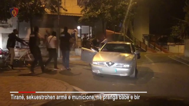 Pa Koment - Tiranë, në pranga babë e bir, u kapën me armë e municione