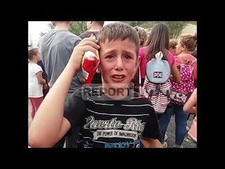 Report Tv-Protesta në Elbasan, nxënësi në lot: Polici më qëlloi me shkop gome