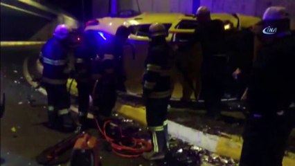 Takla Atan Aaracın İçine Sıkışan Taksiciyi İtfaiye Kurtardı