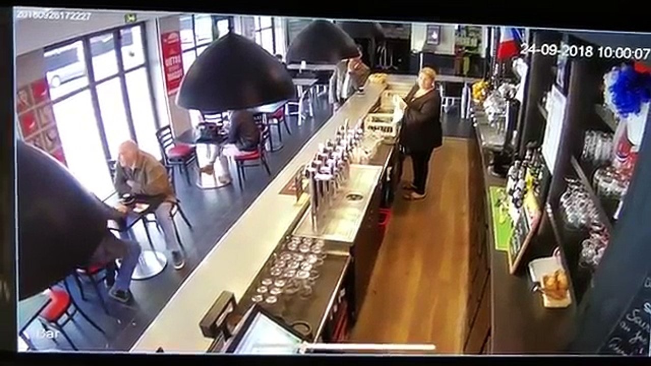 Un cheval s’invite dans un bar à Chantilly (Oise)