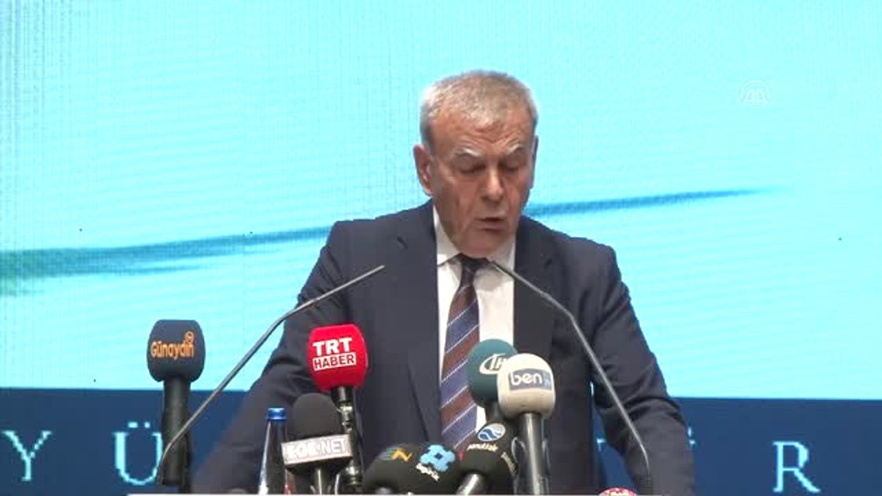 İzmir Büyükşehir Belediye Başkanı Aziz Kocaoğlu, Yerel Seçimlerde Aday Olmayacağını Açıkladı