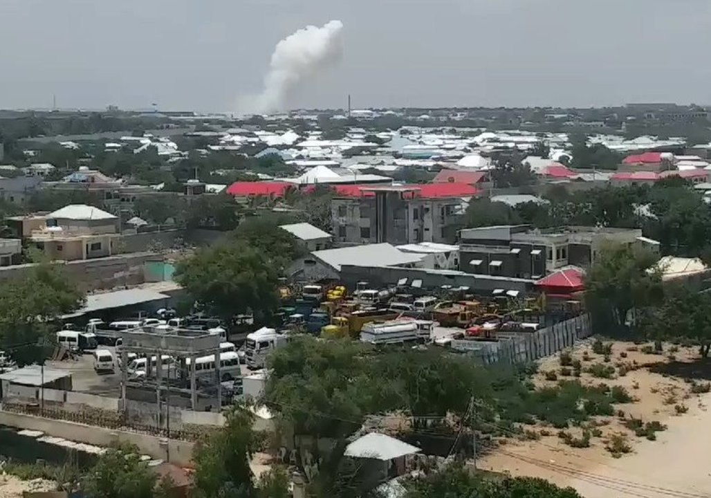 Explosion Hits Vehicle Carrying Italian Troops Near Somalia's Defense Ministry