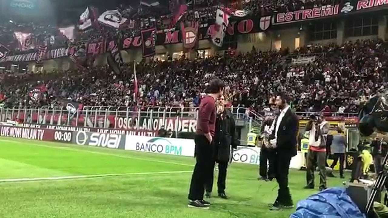 San Siro esplode per il ritorno di Kakà al Milan