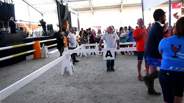Premier championnat du monde de cheval à deux pattes