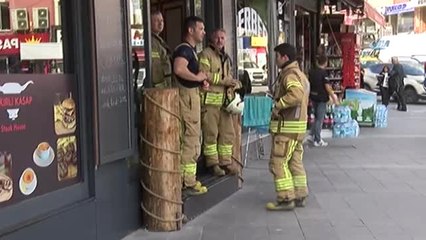 Kağıthane'de Akılalmaz Olay...kızgın Tavayı Suyla Söndürmeye Çalışan 3 Kişi Yandı