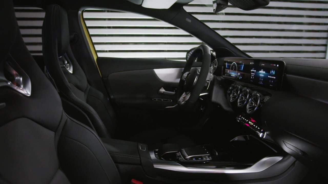 Der neue Mercedes-AMG A 35 4MATIC - Sportliches Interieur mit MBUX Multimediasystem