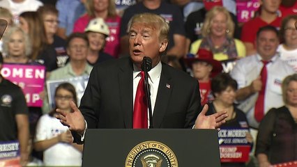 Trump dice que él y Kim Jong-un están enamorados