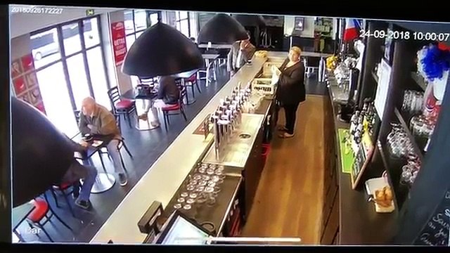 Un cheval s’invite dans un bar à Chantilly dans l'Oise