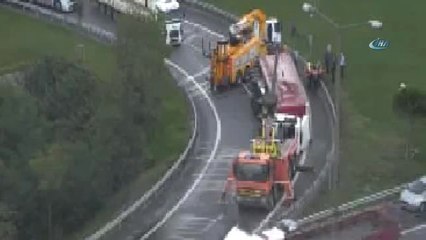 Tem Mahmutbey Basın Ekspres Bağlantı Yolunda Tır Devrildi