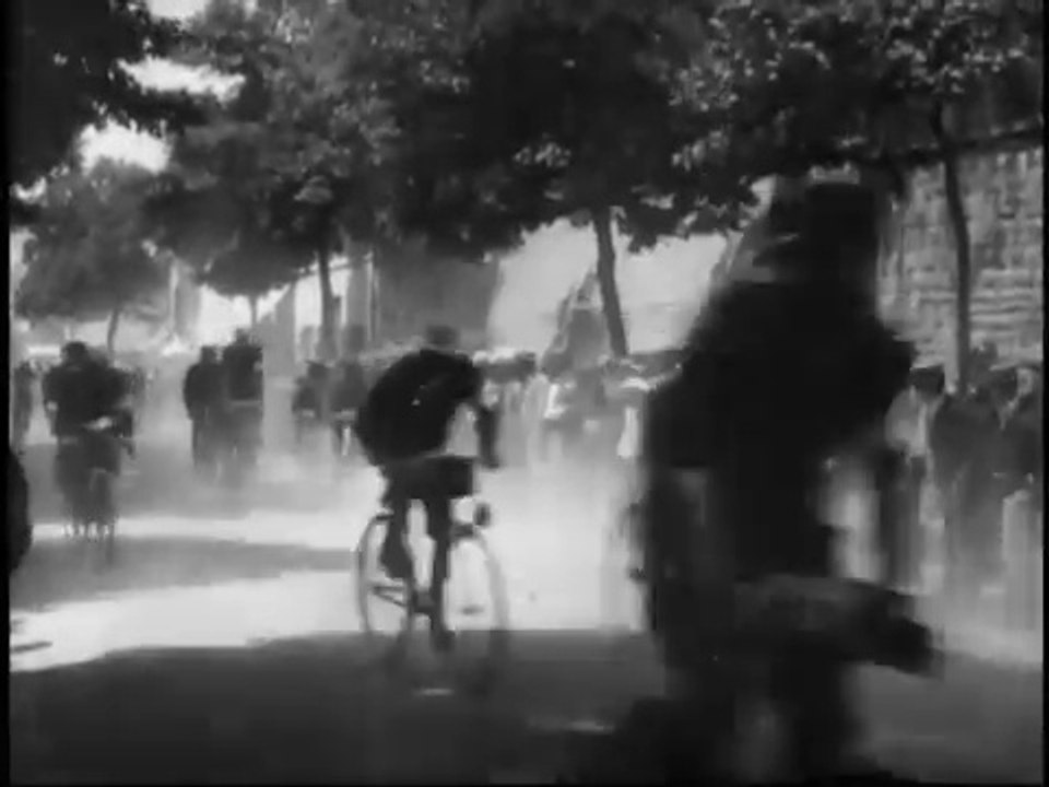 Auguste & Louis Lumière - Départ de cyclistes (1896)