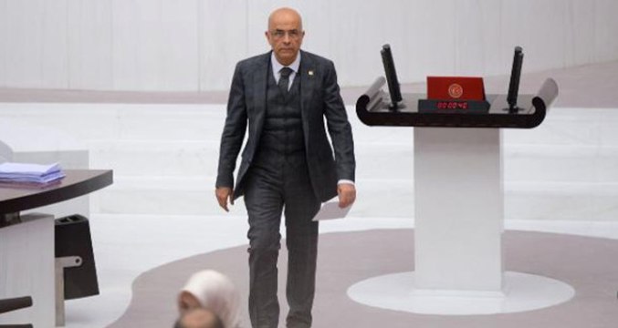 Hapisten Çıkan CHP Milletvekili Enis Berberoğlu, Meclis'te Yemin Etti