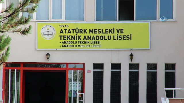 Yakalanmamak için okulun güvenlik kamerası kayıt cihazını da çaldılar