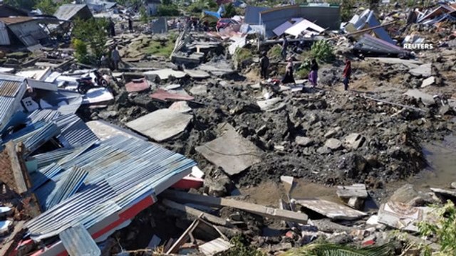 Hundreds still buried in mud after Indonesia quake, says official