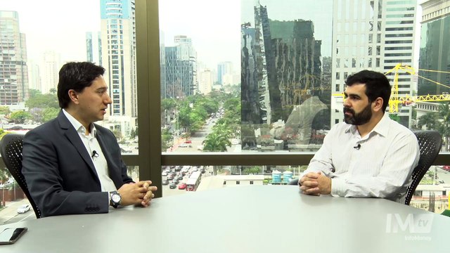 30 Minutos para se Aposentar com Ações: analista Carlos Herrera explica a Marco Saravalle, da XP, como uma estratégia multiplicaria por 46 vezes patrimônio investido em ações