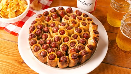 Pull-Apart Pigs In A Blanket Are Ready To Party